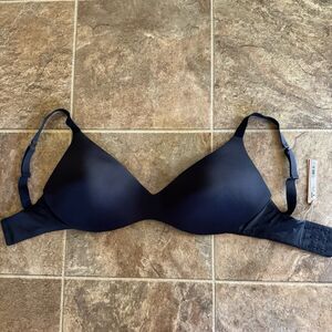 Skims Wireless Form Push up Bra Onyx Size 34H